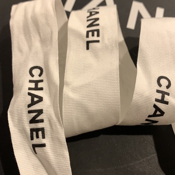 Chanel white ribbon - Picture 2 of 5
